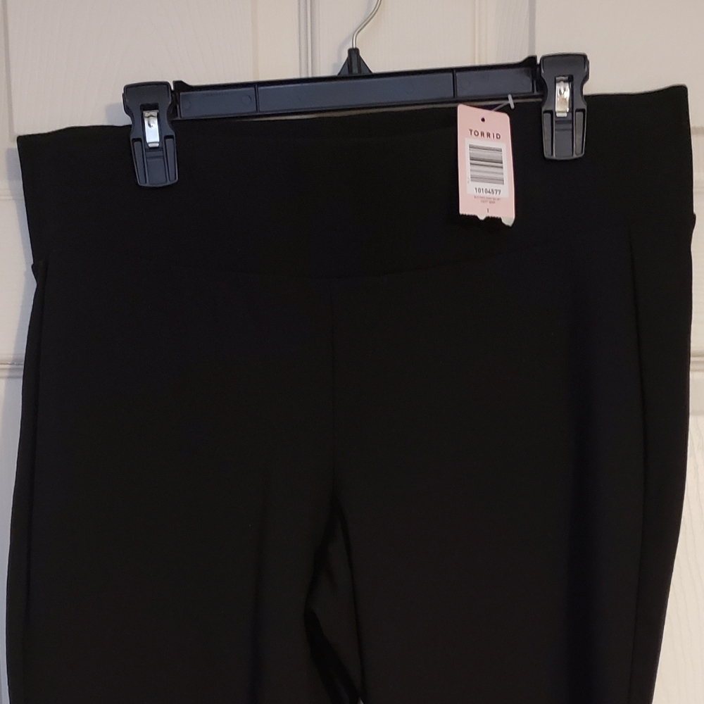 Torrid Black PREMIUM PONTE SLIM FIX PIXIE PANT - Picture 6 of 6